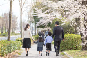 鴨川桜で家族写真