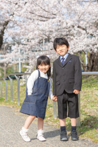 鴨川桜で入学、入園記念写真